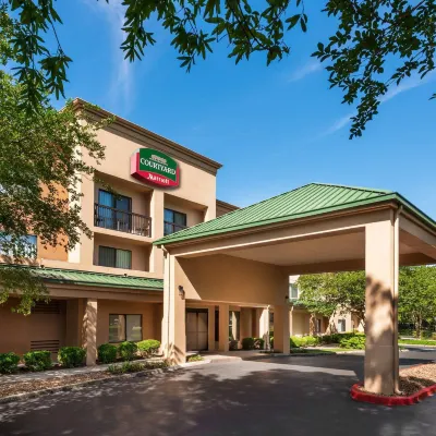 Courtyard Lafayette Airport Hotels near Planetarium Park