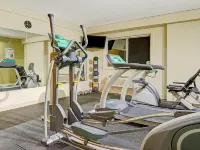 Days Inn by Wyndham Southington - Gym