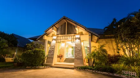 Baan Talay See Cream Resort