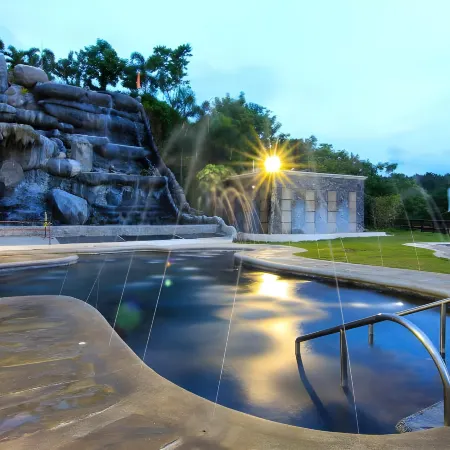 Sol Y Viento Mountain Hot Springs Resort