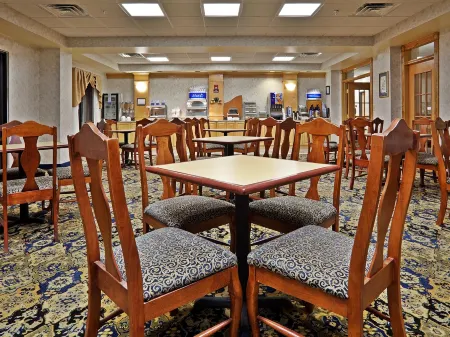 Holiday Inn Express & Suites Wilson-Downtown