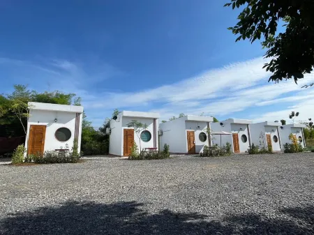 Muji House Resort Отели в г. Non Sang