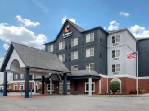 Comfort Inn & Suites Calhoun South Hotels in Calhoun