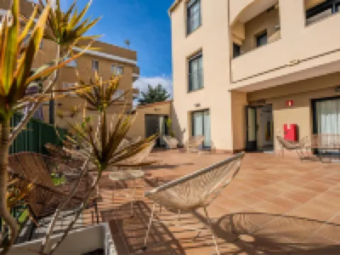 Castell Beach Aparthotel Hotels in Castelldefels