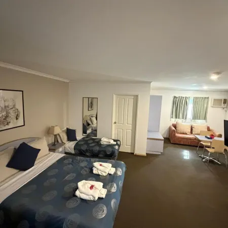 Capricorn Motor Inn