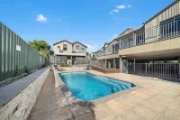 Sovereign Views Apartments - parking