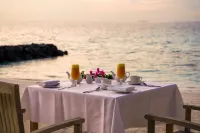 Fiyavalhu Resort Maldives - breakfast