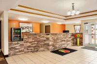 Super 8 by Wyndham Holton Hotels in Holton
