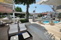 Defne & Zevkim Hotel - piscina