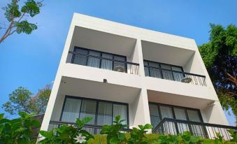 Home by the bridge Hotel