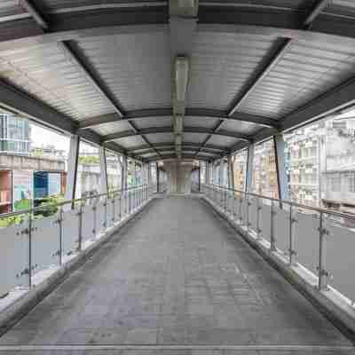 U4 Large 2 Bed Rooms Full Kitchen 200m to BTS Others