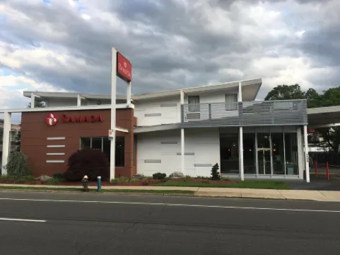 Ramada by Wyndham Rockville Centre