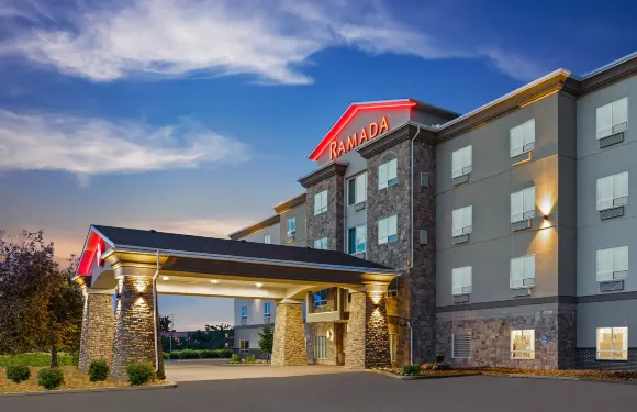 德蘭姆黑勒温德姆華美達套房酒店