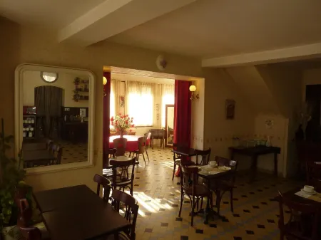 Hôtel A la Renommée Отели в г. Базош