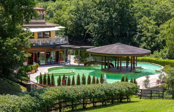 特米蒂索拉諾公寓酒店