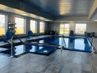 Wingate by Wyndham Joliet - piscine