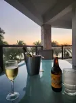 Ramada Suites by Wyndham Seafront Coral Coast - bar