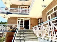 Lilly Inn & Cafe
