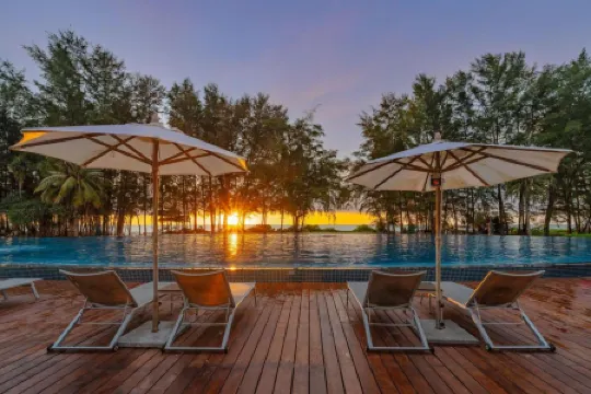 Andaman Pool Villas, Maikhao Phuket Отели рядом с достопримечательностью «Май Кхао»