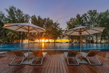 Andaman Pool Villas, Maikhao Phuket Отели рядом с достопримечательностью «Gig's Jam Club»