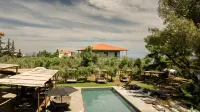 Pefkon Suites