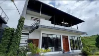 Shy in the Valley Hotel a Bulukerto
