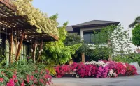 Yenjit Resort Các khách sạn gần Wat Sothon Wararam Worawihan