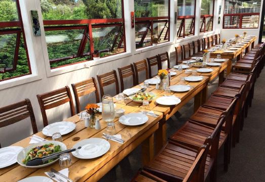 더 휘슬링 프로그 리조트