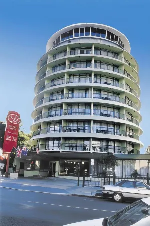 Madison Tower Mill Hotel Отели рядом с достопримечательностью «The Old Windmill»