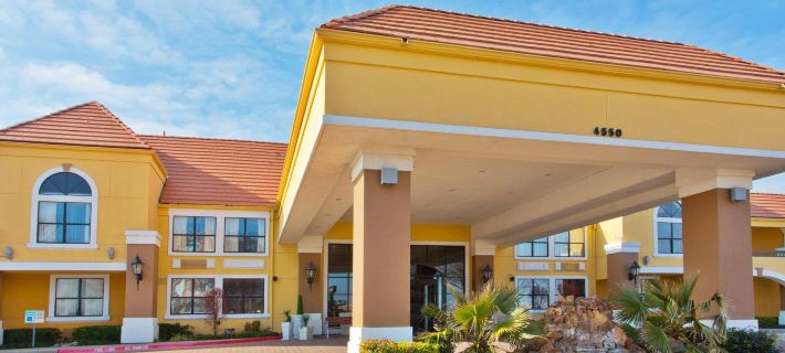 Holiday Inn Express & Suites IRVING DFW AIRPORT NORTH by IHG Ξενοδοχεία στην πόλη Irving