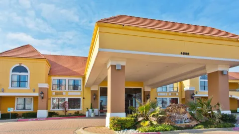 Holiday Inn Express & Suites IRVING DFW AIRPORT NORTH by IHG in Irving