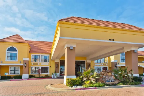 Holiday Inn Express & Suites IRVING DFW AIRPORT NORTH by IHG
