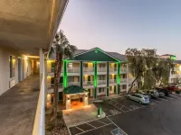 Studio 51 Extended Stay Hotel Hotels near Estrella
