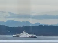 Holiday Inn VICTORIA – ELK LAKE by IHG - Mountain view