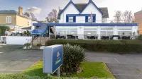 New Holmwood Hotel - parking