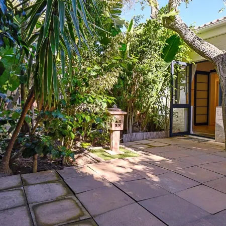 Paradiso Guesthouse & Self-Catering Cottage Отели рядом с достопримечательностью «Грут Константия»