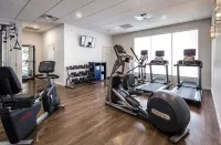 Holiday Inn MONTREAL-LONGUEUIL by IHG - ที่มีฟิตเนส