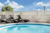 La Quinta Inn & Suites by Wyndham Hesperia Victorville - Pools