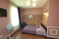 Uyutnaya Hotel dekat Khkd