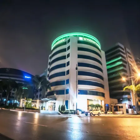 Wyndham Garden Guayaquil Отели рядом с достопримечательностью «Кеннеди»