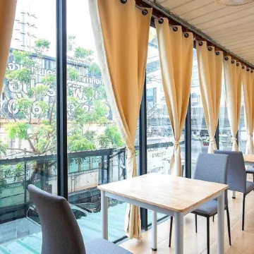 My cocoon Hostel Chaeng Watthana Отели рядом с достопримечательностью «Ват Чолапратан»