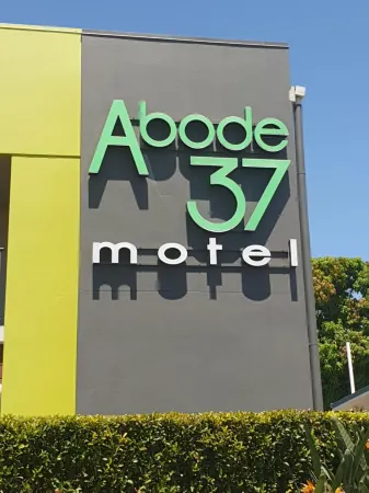 Abode37 Motel Emerald Отели в г. Эмеролд