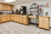 托馬威斯康星速8飯店 - 早餐
