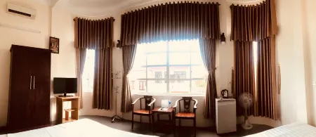 Nam Long Hotel Отели рядом с достопримечательностью «Cầu Nhật Lệ 2»