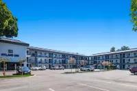Hyland Inn Near Pasadena Civic Center - parking
