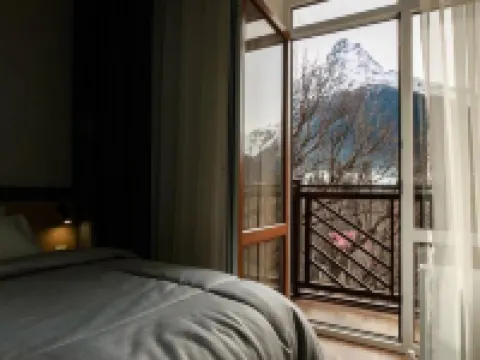 Alpiysky Hotels in Dombay