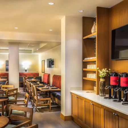 Hyatt Place DC/White House Отели рядом с достопримечательностью «Галерея Ренвик»