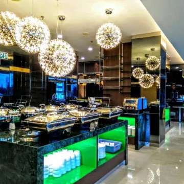 Greens Hotel & Suites