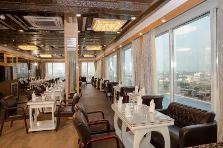 Hotel Benzz Park - Vellore Отели рядом с достопримечательностью «Технологический институт Веллуру»