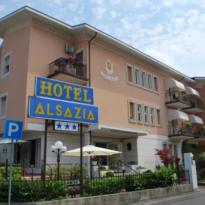 Hotel Alsazia Hotel dekat Kastil Sirmione